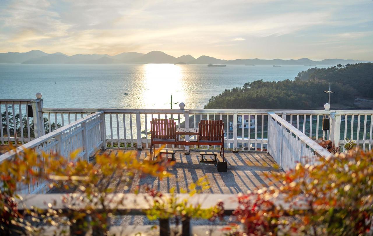 Namhae Whale'S Dream Villa Buitenkant foto