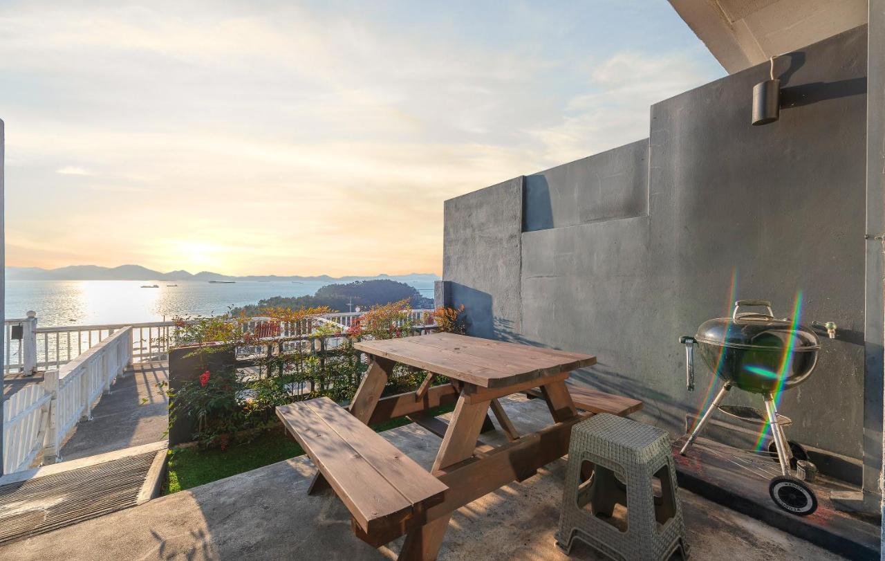 Namhae Whale'S Dream Villa Buitenkant foto