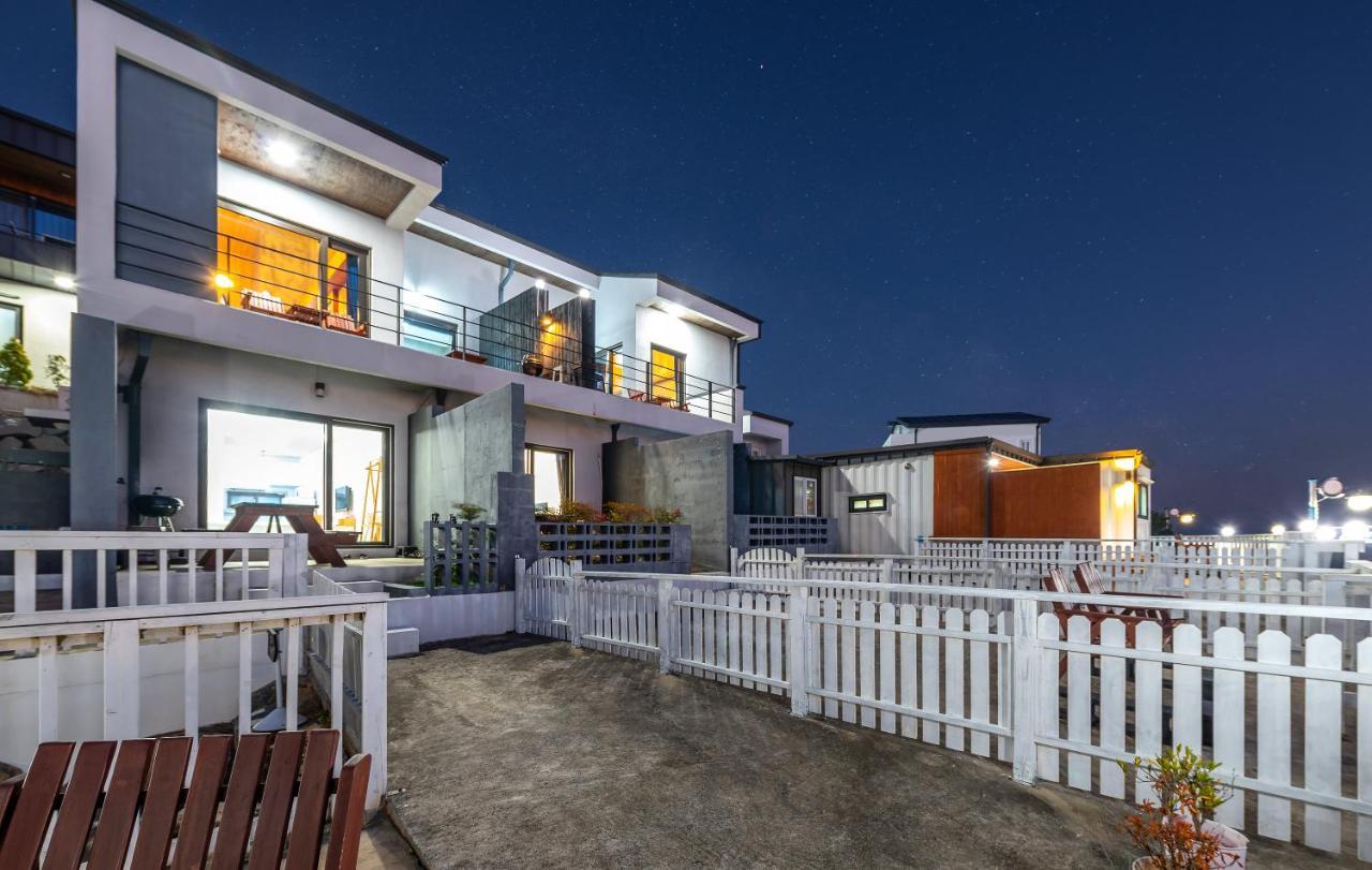 Namhae Whale'S Dream Villa Buitenkant foto