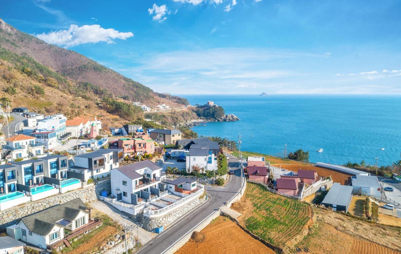Namhae Whale'S Dream Villa Buitenkant foto
