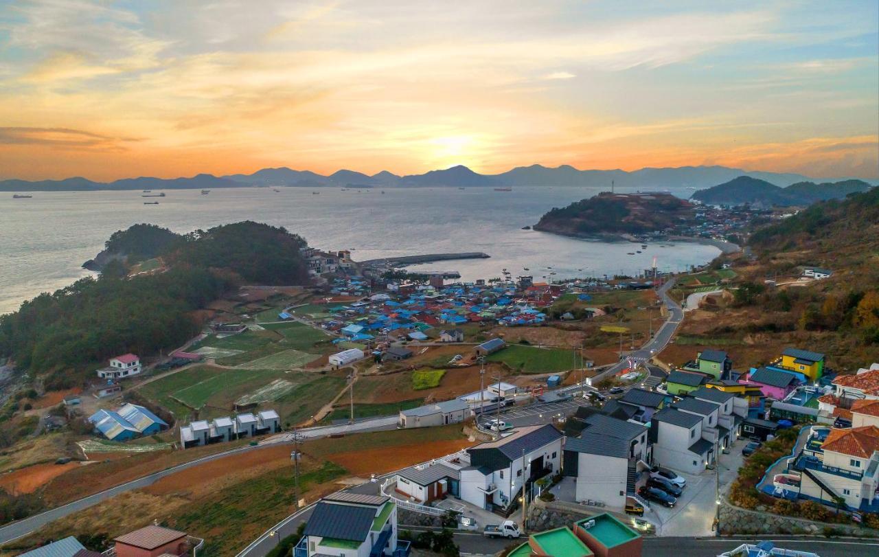 Namhae Whale'S Dream Villa Buitenkant foto