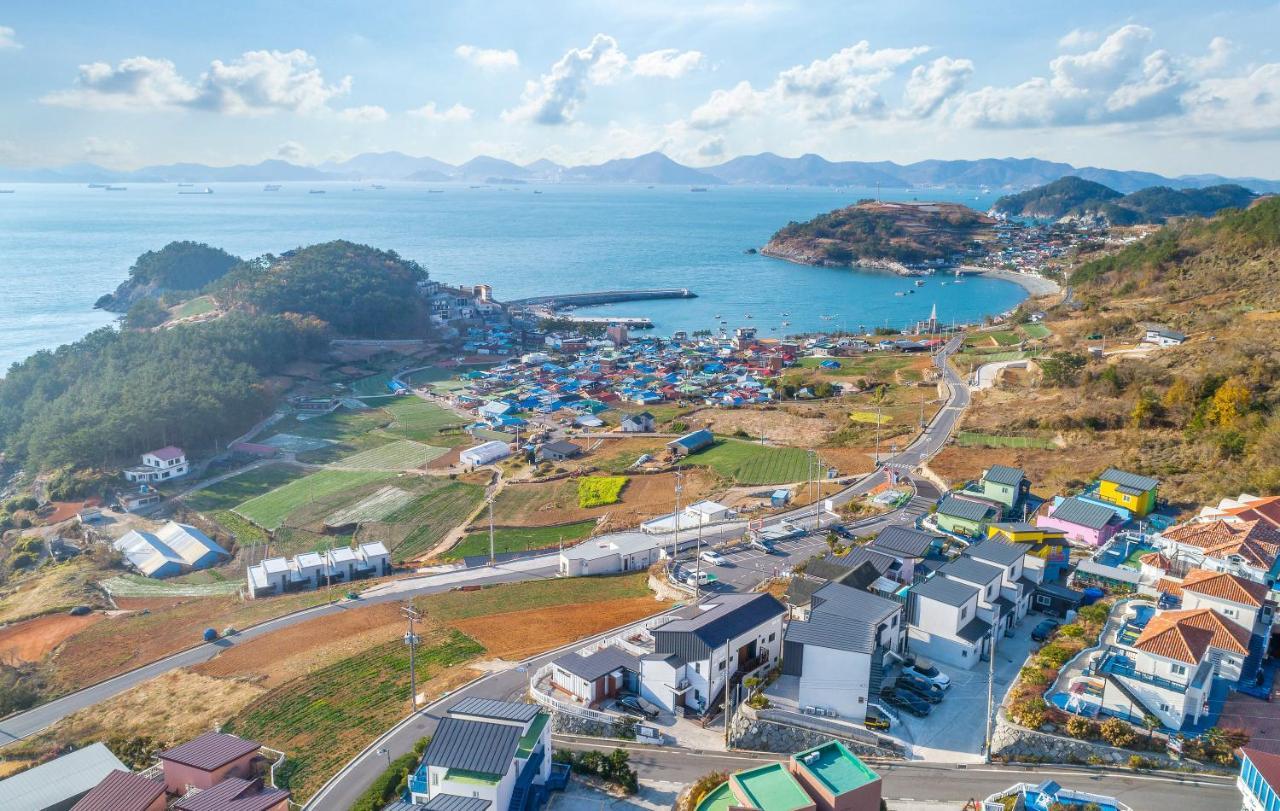 Namhae Whale'S Dream Villa Buitenkant foto