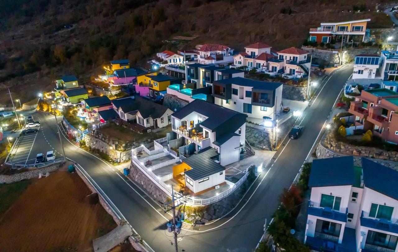 Namhae Whale'S Dream Villa Buitenkant foto
